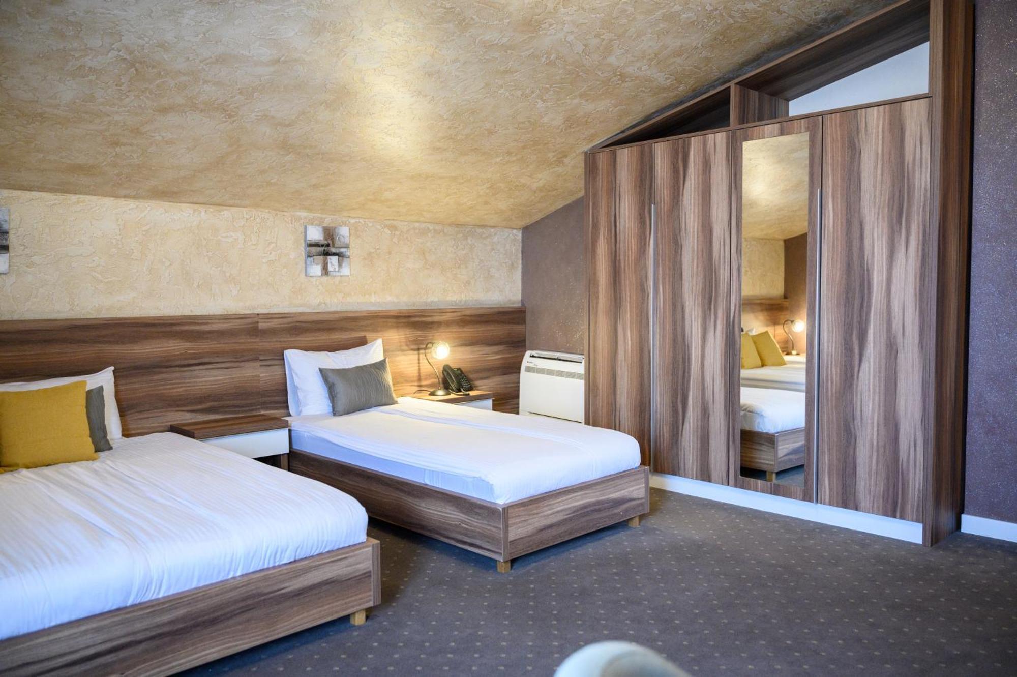 Mv Monogram Otel Indija Dış mekan fotoğraf
